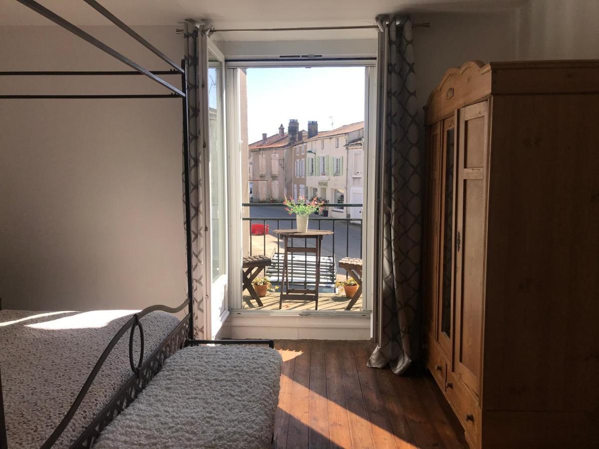 Le Petit Maison Villa Montembœuf Eksteriør billede