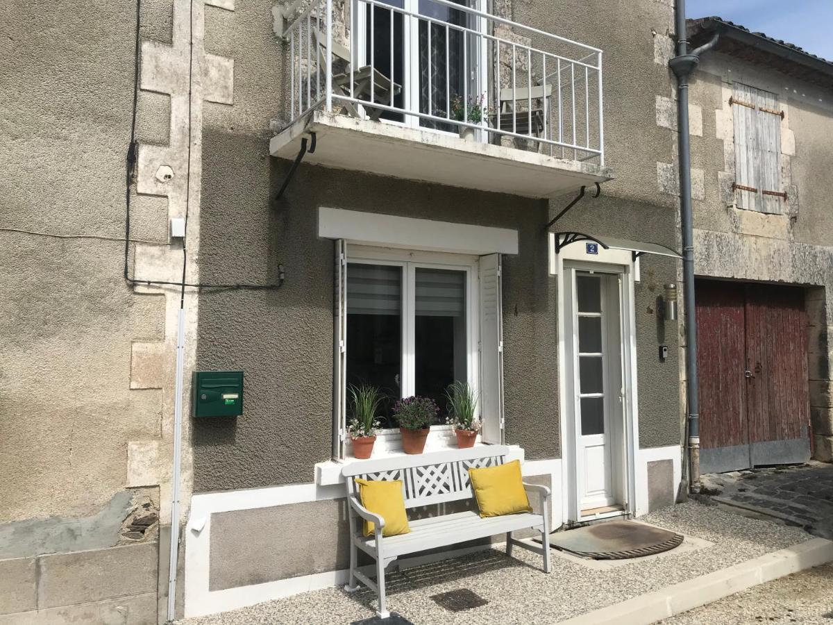 Le Petit Maison Villa Montembœuf Eksteriør billede